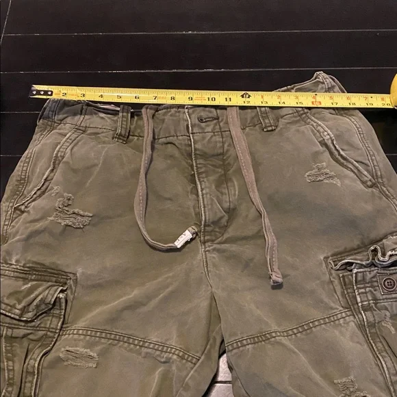 Abercrombie & Fitch Y2K olive green cargo shorts, size men’s 36 waist - Picture 7 of 8